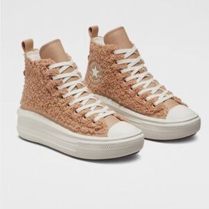 Converse Sherpa tan/white sneakers